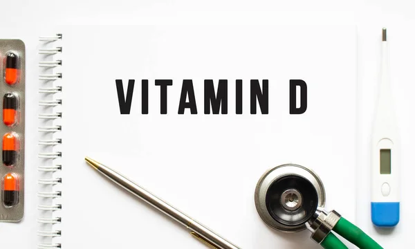 Vitamina Testo Scritto Taccuino Disteso Una Scrivania Uno Stetoscopio Concetto — Foto Stock