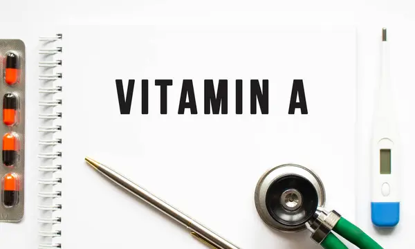 Vitamina Testo Scritto Quaderno Disteso Una Scrivania Uno Stetoscopio Concetto — Foto Stock