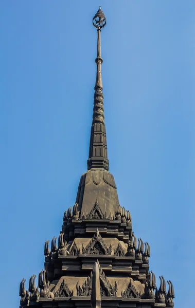 Loha Prasat med blå himmel — Stockfoto