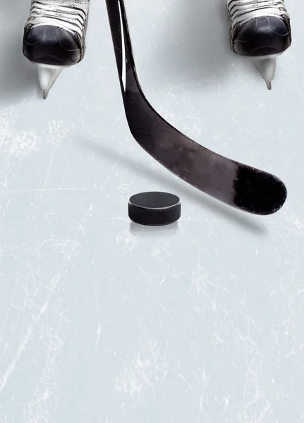 Ice hockey stick and puck on ice with copy space. — Stock Photo, Image