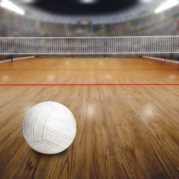 Tribunal de vôlei com bola no chão de madeira e espaço de cópia — Fotografia de Stock