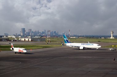 Yyc Calgary Uluslararası Havaalanı'nda uçak