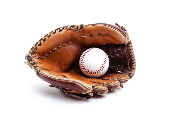 Leder Baseball oder Softball Handschuh mit Ball isoliert auf weiß — Stockfoto