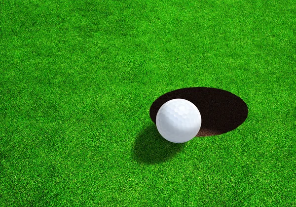 Golf topu deliğe kopya alanı ile yakın — Stok fotoğraf