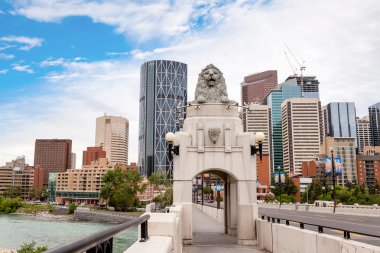 Şehir Calgary önde gelen Merkezi Cadde Köprüsü