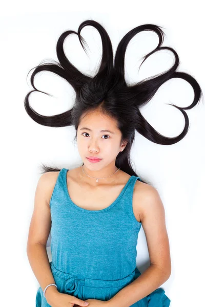 ハートの髪の若いアジア十代の肖像画 — ストック写真