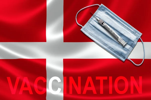 Vaccination Covid Danemark Concept Avec Masque Facial Seringue Sur Drapeau — Photo