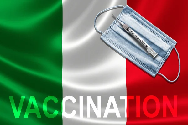Covid Szczepienie Włoszech Koncepcja Maską Twarzy Strzykawką Szczepionka Przeciw Włoskiej — Zdjęcie stockowe