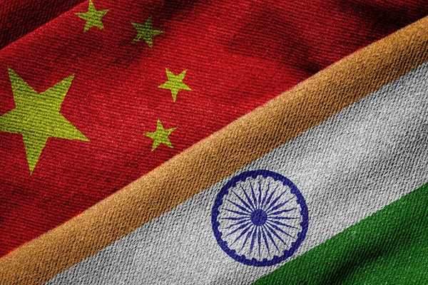 Überlappende Grunge Flaggen Von Indien Und China Konzept Der Beziehungen — Stockfoto