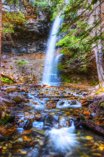 Longa Exposição Troll Falls Uma Cachoeira Localizada País Kananaskis Selvagem — Fotografia de Stock