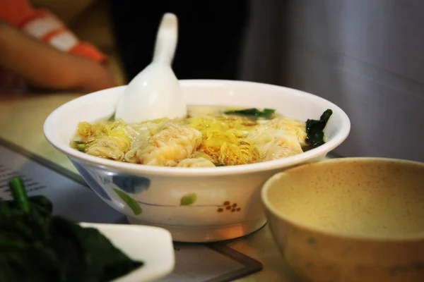 Populaire Cuisine Cantonaise Crevettes Wonton Soupe Nouilles Servi Dans Restaurant — Photo