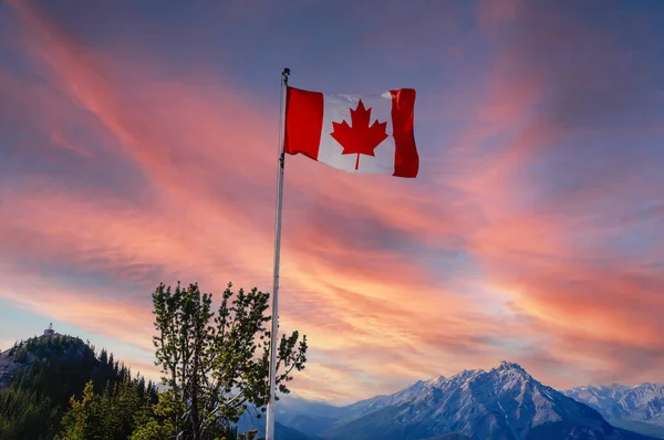 Canada Flag Flying Atop Sulphur Mountain Sunset View Banff National — Fotografia de Stock