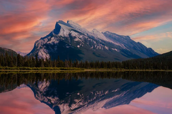 Prachtige Gouden Zonsondergang Vermillion Lakes Canadese Rockies Banff National Park — Stockfoto