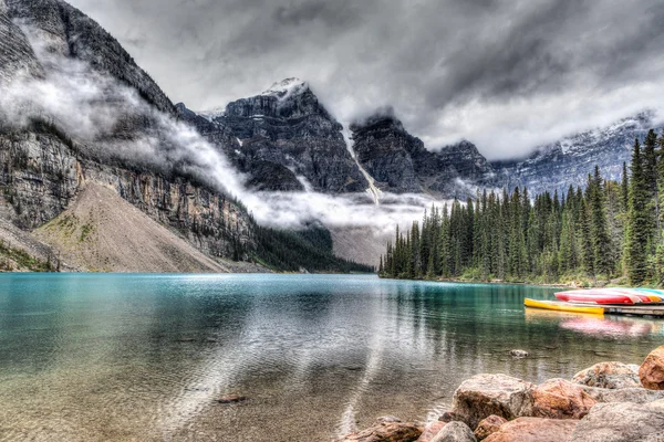 Moraine Lake on a Cloudy Day — Stock Photo, Image