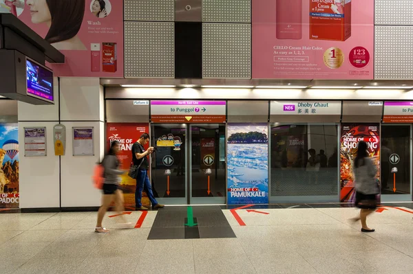 Dhoby Ghaut Mrt Train Station Platform In Singapore — Stock Photo, Image