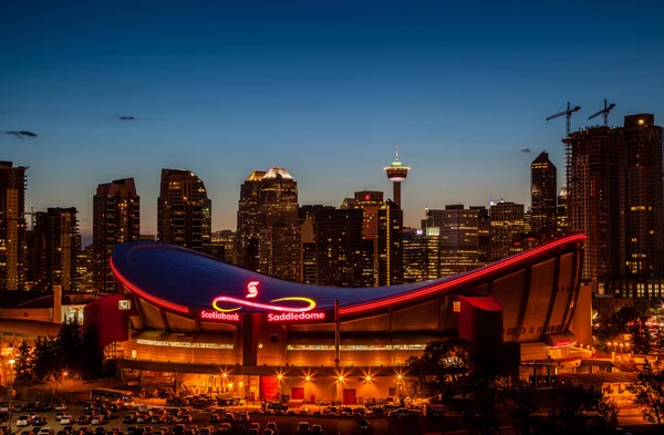 Calgary's Skyline in de nacht — Stockfoto