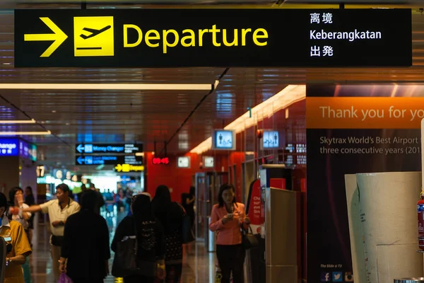 Znamení odjezdu na letiště Changi v Singapuru — Stock fotografie