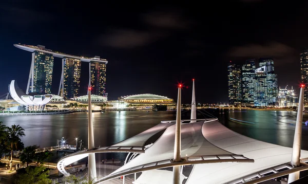 Singapur Skyline al anochecer en la explanada —  Fotos de Stock