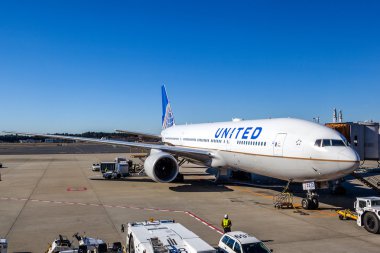 United Airlines Narita Havaalanı asfalt üzerinde