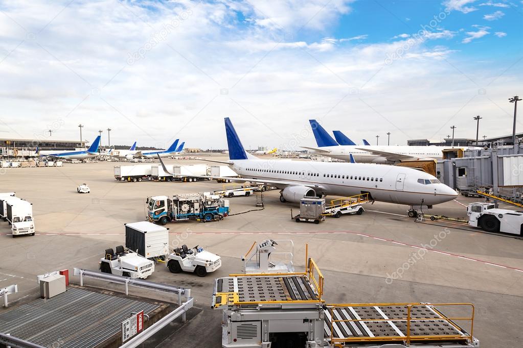 Aircraft Ground Handling at the Airport Terminal