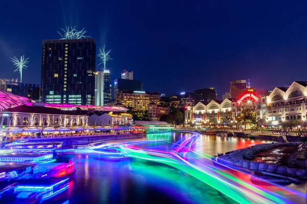 Singapore Landmark: Clarke Quay on Singapore River at Night — Stock Photo, Image