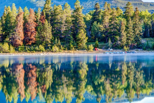 加拿大地标: 帕特里夏 · 湖在贾斯珀国家公园 — 图库照片