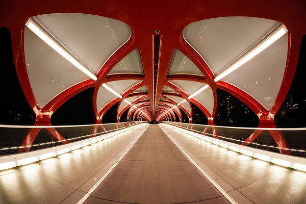 Calgary Peace Bridge Over the Bow River — Stock Photo, Image