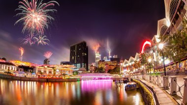 Fireworks bitti Singapur Nehri