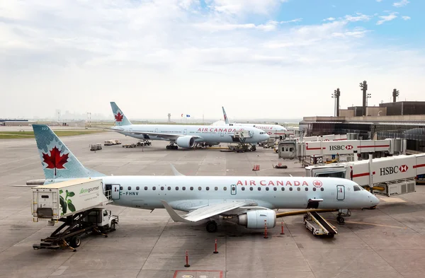 Calgary International Airport asfalt — Stockfoto