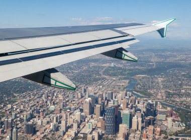 Calgary Downtown uçak pencere dışında görünümünü