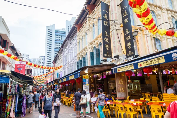 Çin yeni yılı Singapur mahallesinde alışveriş