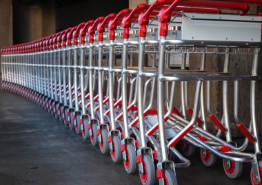 Havaalanı bagaj arabaları