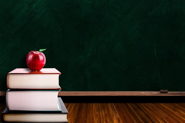 Onderwijs Concept met Apple over boeken en schoolbord achtergrond — Stockfoto