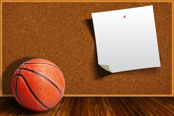 Баскетбол на заднем плане пробковая доска с копировальным пространством — стоковое фото