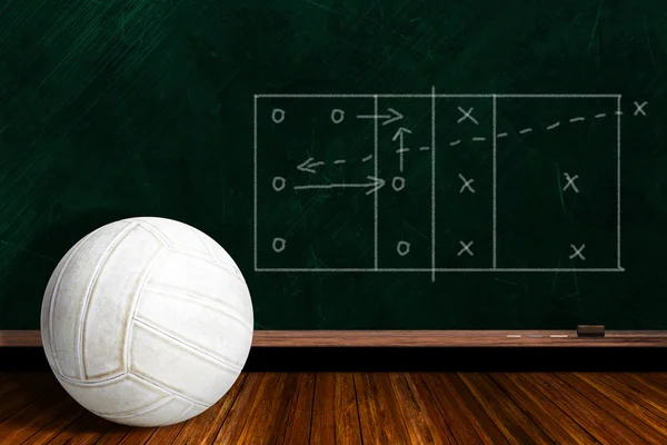 Concepto de juego con estrategia de juego de voleibol y tiza — Foto de Stock
