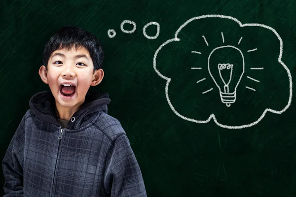 Chytrý asijský kluk ve škole koncepce — Stock fotografie