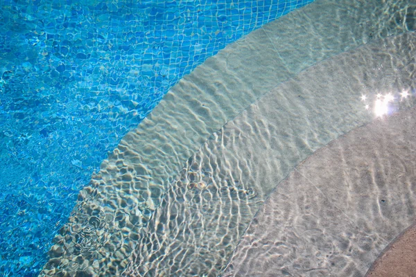 Schritte ins Schwimmbad — Stockfoto