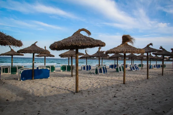 Hermosa playa mediterránea — Foto de Stock