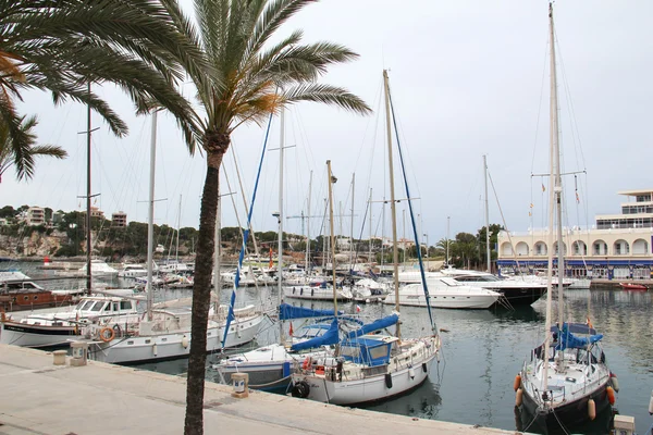 Fishing boats at the pier — Stock Photo, Image