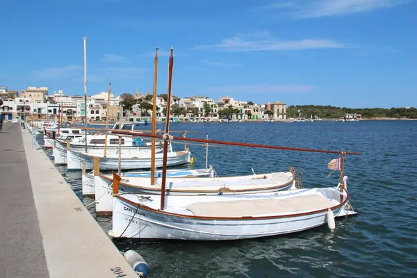 Fishing boats at the pier — Stock Photo, Image