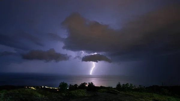 Rayo Durante Una Tormenta Nocturna Sobre Mar Negro Horizontal Panorámica — Foto de Stock