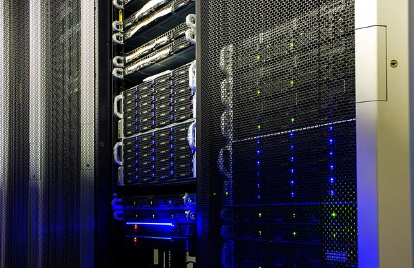 数据中心中的超级计算机磁盘存储 — 图库照片
