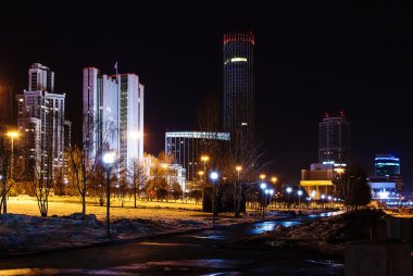 Yekaterinburg şehir merkezi gece kış ışık terk