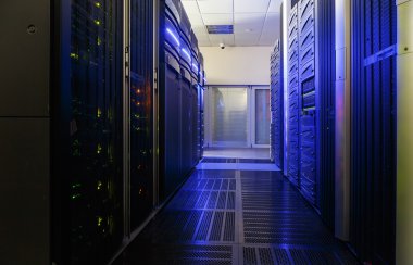 sunucu odası modern iletişim ve sunucu donanımları ile