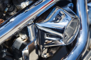 krom parlak kaplama motosiklet motoru yakın çekim yansıma