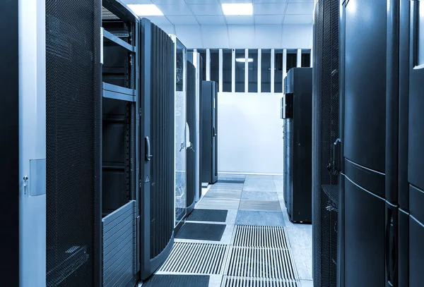 Sala Con File Hardware Server Nel Data Center — Foto Stock