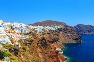 Yunanistan 'ın Santorini adasındaki Oia köyünün beyaz mimarisi