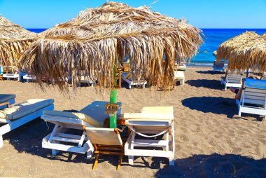 Santorini adasındaki en ünlü plaj, Kamari plajı, Santorini, Yunanistan