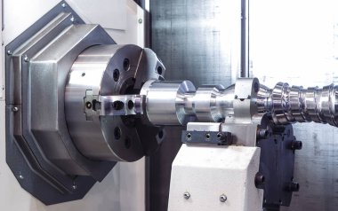 Metal işleten CNC değirmen makinesi. Metal modern işleme teknolojisi kesiliyor. Küçük alan derinliği.