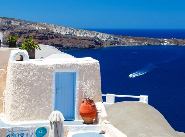 Blauwe Deur Met Pot Santorini Griekenland — Stockfoto